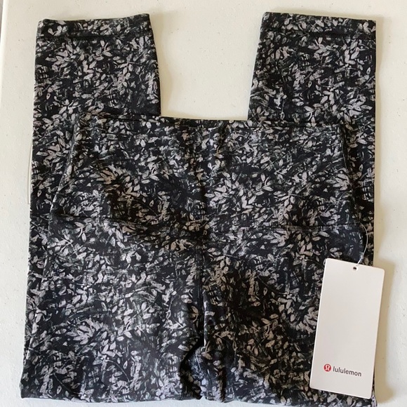 🔥 Lululemon Align 21” Blossom Black Size 4 or 6 - Picture 6 of 9